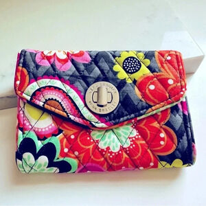 Vera Bradley Ziggy Zinnia Turn Wallet